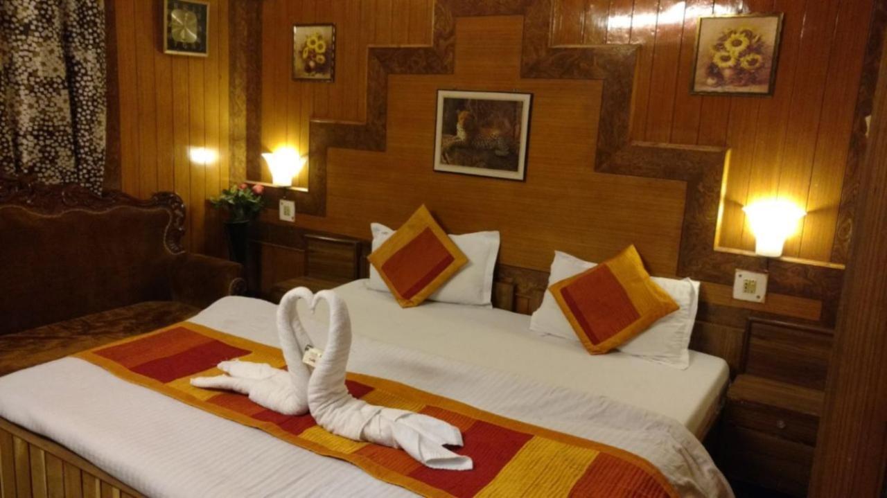 Goroomgo Ankur Lake View Mall Road Nainital - Prime Location With Luxury Room Екстер'єр фото